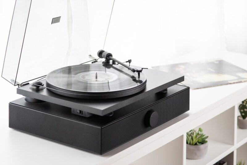 This Affordable, Attractive Turntable Makes Playing Vinyl A Breeze!