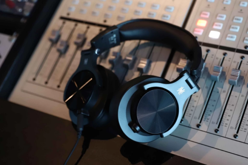 OneOdio a70 Bluetooth Over-Ear Headphones Review: Wonderful Comfort And Captivating Bass!